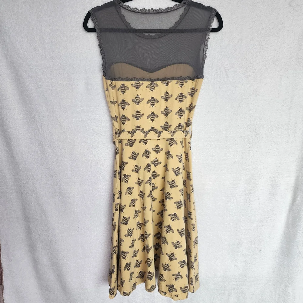 Effie's Heart Dress Size S Yellow And Grey Bee Pattern - Picture 6 of 12